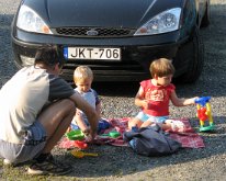 IMG_4778 Rossz gyerekek nem mehetnek a fûre játszani